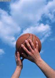 国米赛中年轻球员崛起，老将挣扎，球队面临转型与平衡挑战。