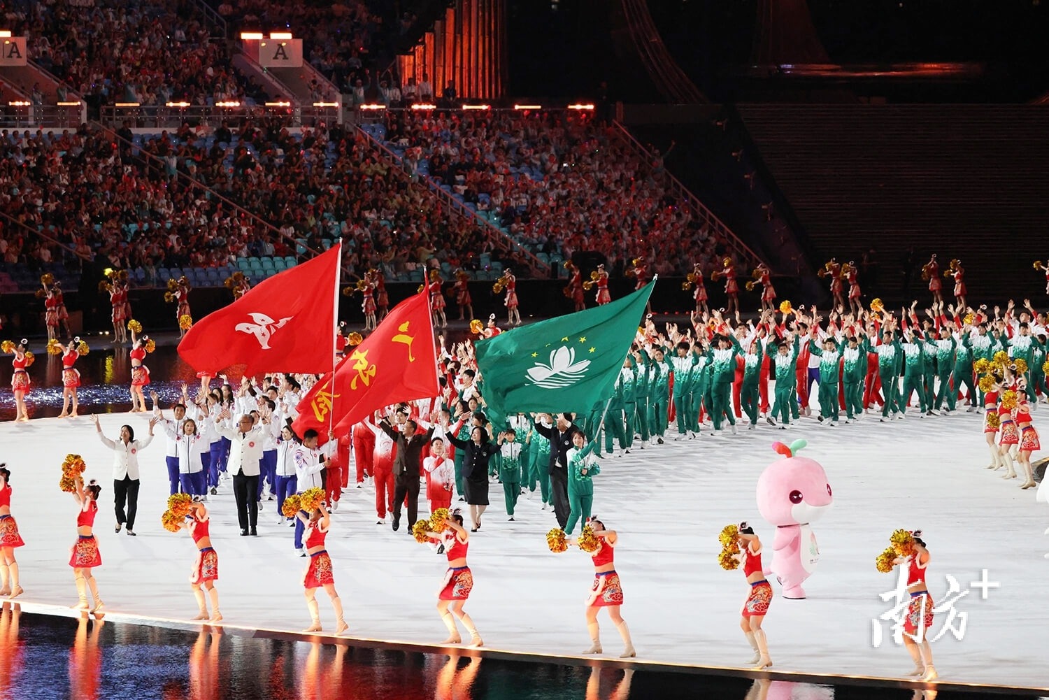 内线老将霍福德的状态持续低迷，勇士还能信任他多久？